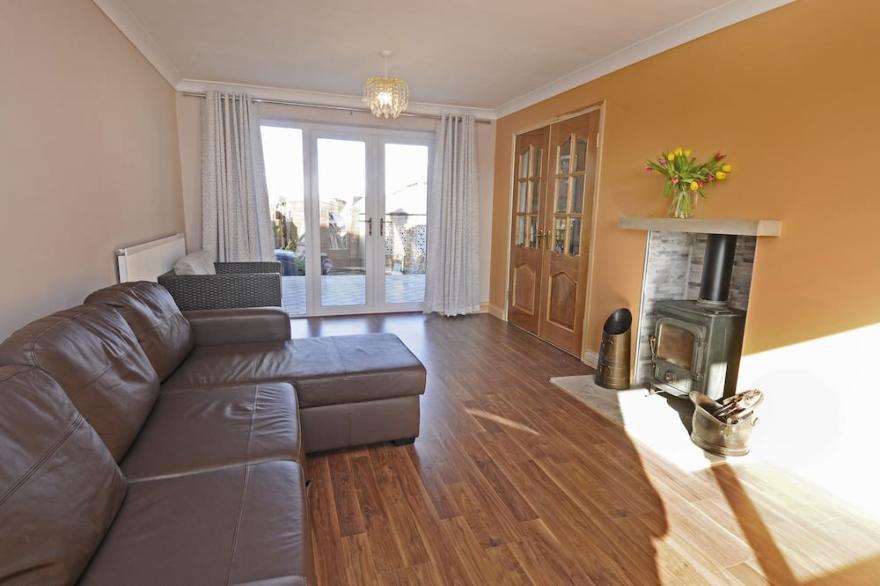 Rugby Field Cottage Whitby with off-street parking for 3 cars and 4 Bathrooms