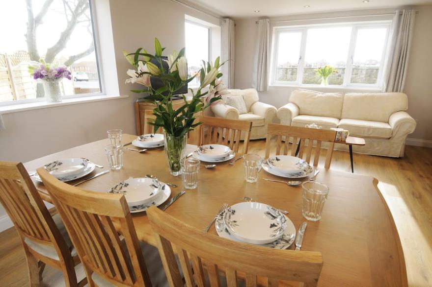 Rugby Field Cottage Whitby with off-street parking for 3 cars and 4 Bathrooms