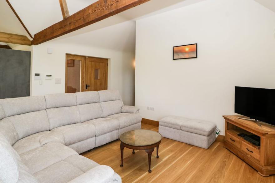 THE OLD DAIRY, family friendly, with a garden in Finchampstead