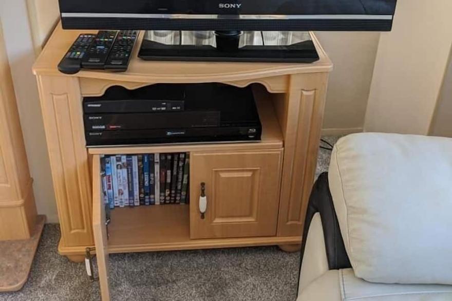 Charming 3-Bed caravan cymtydu