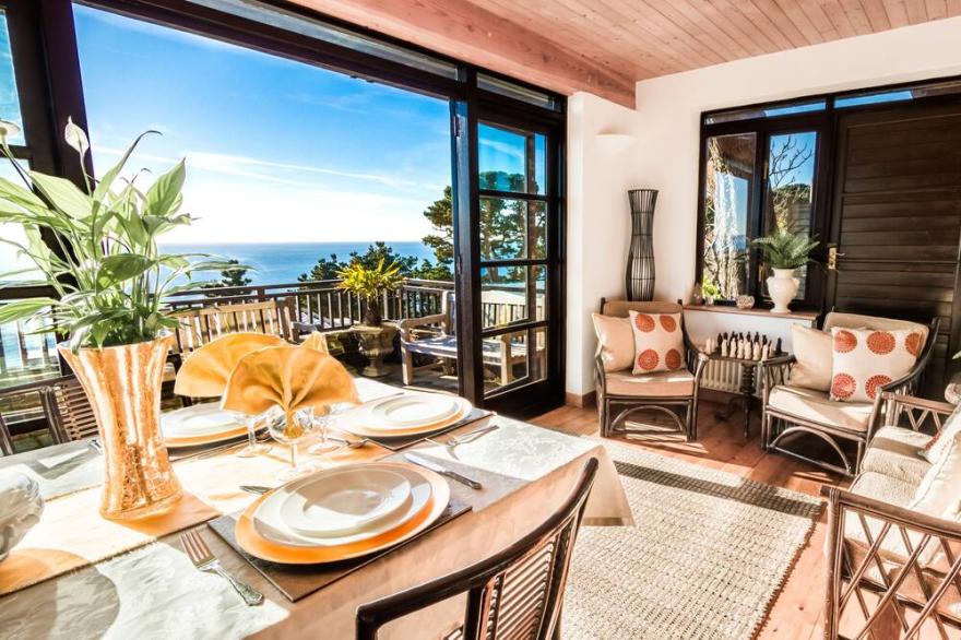 TREGLISSON〜Seaside Fairy Tale Lodge With Unbelievable Sea Views & Popular Beach