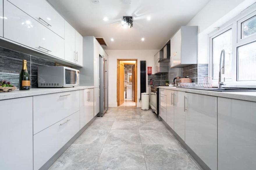 Luxury Edgbaston House - Garden - Parking