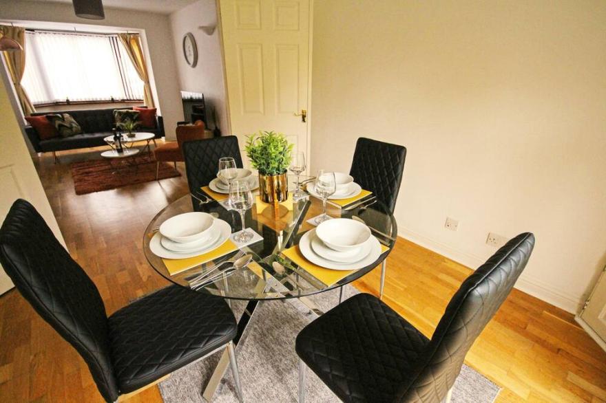 Lakewest · Luxury 3 Bed Hse Close to Beach Free WiFi Netflix