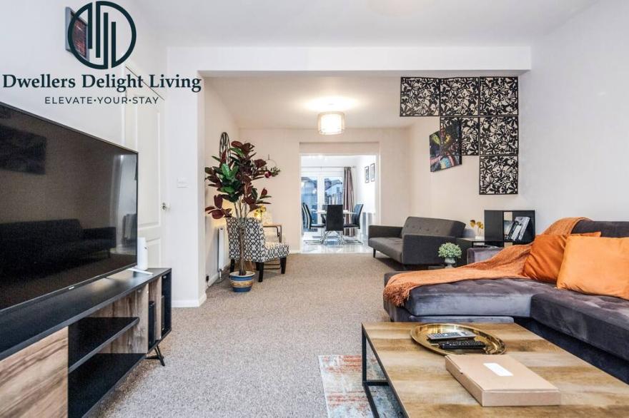 Stunning ☆ 3 Bedroom  ☆ 2 Bath house Hainault /Greater London☆