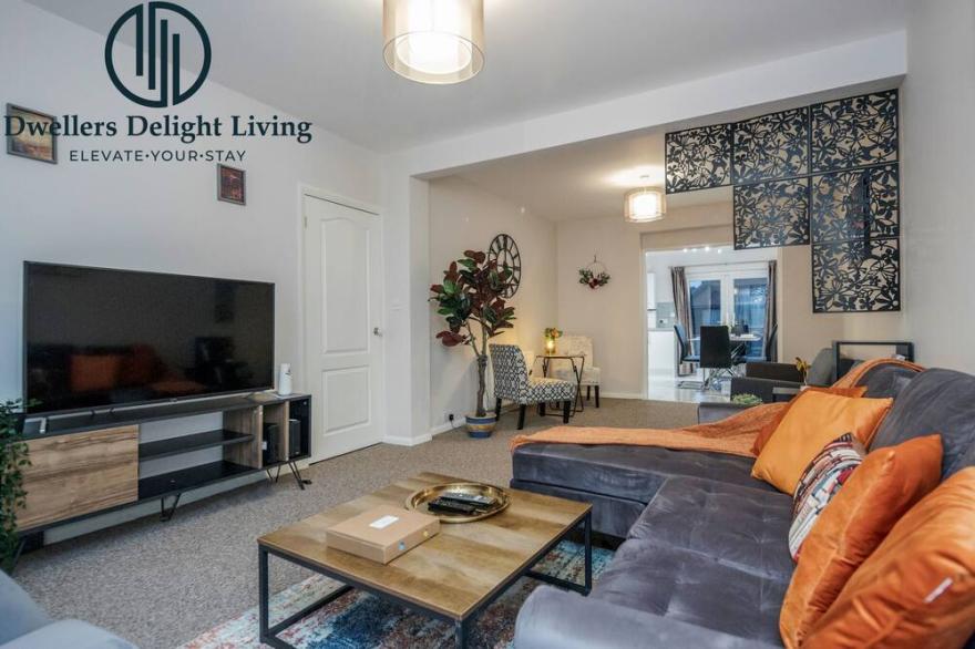 Stunning ☆ 3 Bedroom  ☆ 2 Bath house Hainault /Greater London☆