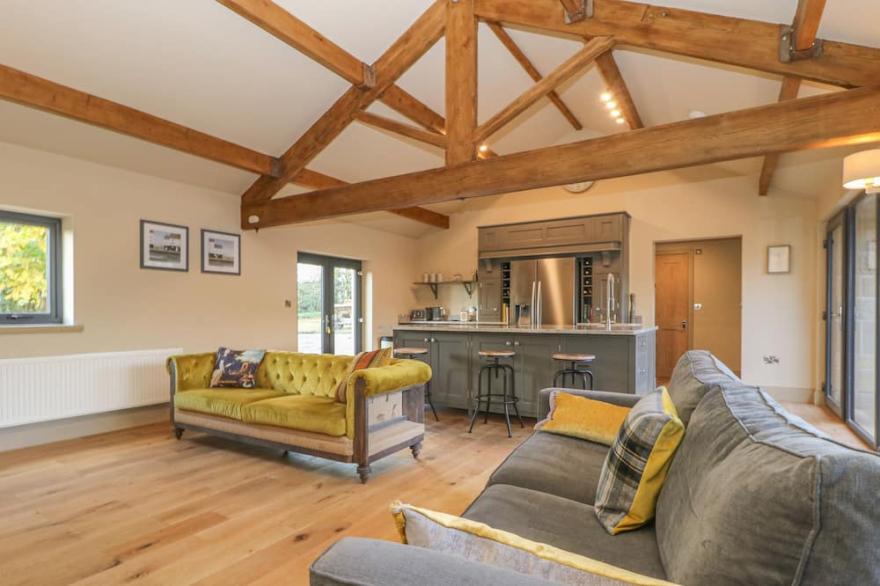 THE OLD SHIPPON MEWS, pet friendly, with open fire in Cowling