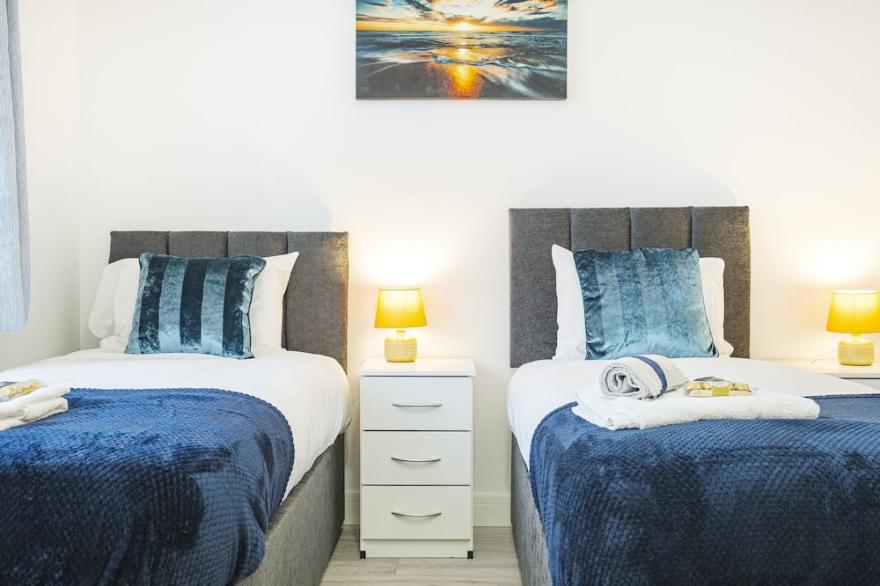Spacious contractor family groups free parking