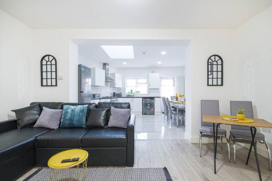 Spacious contractor family groups free parking