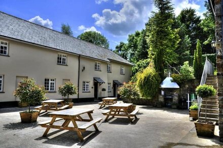 Corffe Cottages, Sunny Devon escape, sleeps 4, heated indoor pool