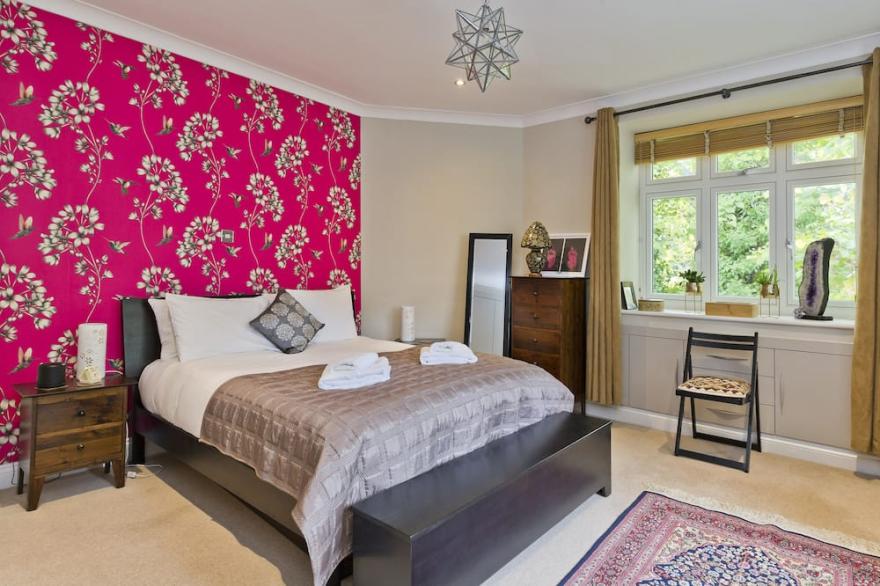 Delightful apartment in prime location near Hampstead Heath by UnderTheDoormat