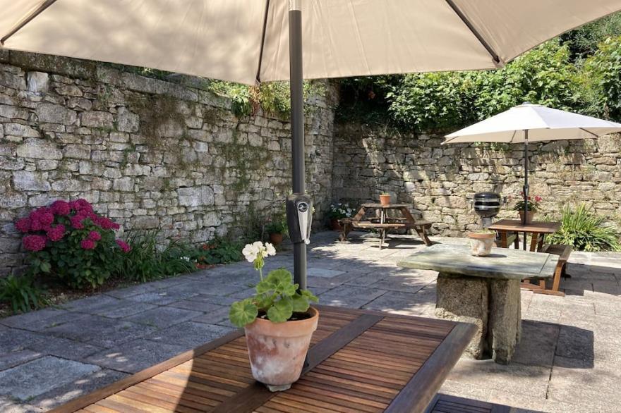 Charming cottage in quiet village near the Helford River