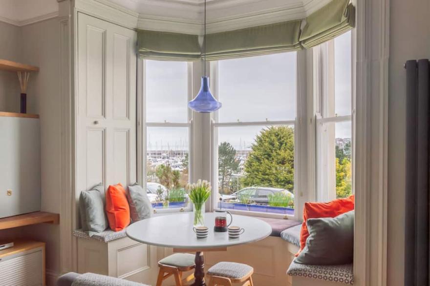 Elegant Luxury sea view apartment. Over looking Bangor marina & Pickie Park.