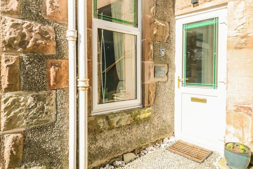 THE COORIE @ COVE, romantic, with a garden in Kilcreggan