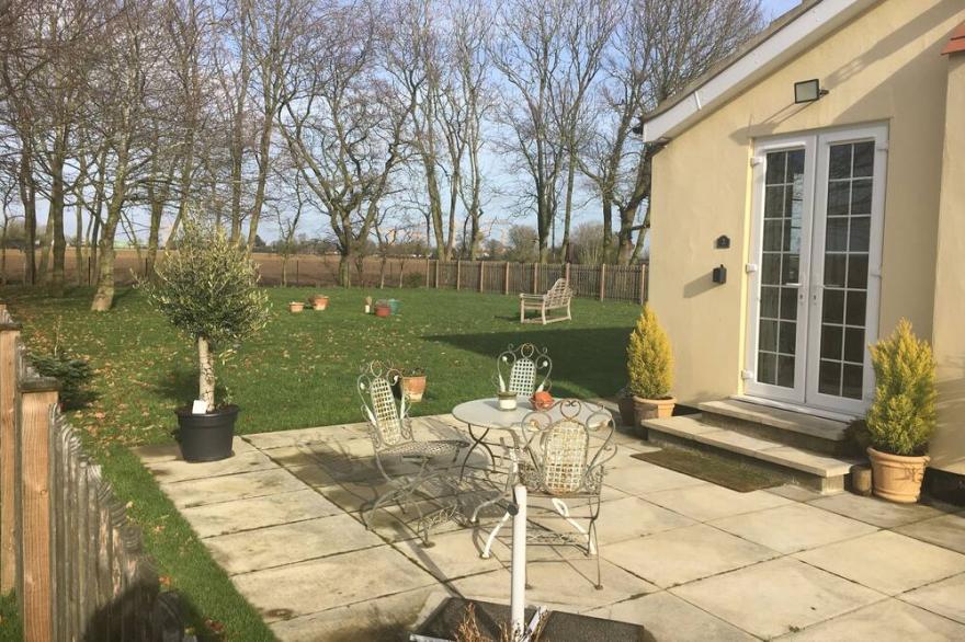 Two bedroom cottage in open countryside large garden