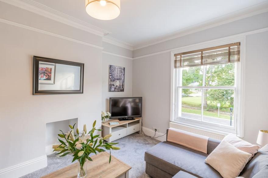 Upper Swan View Harrogate - Superb location. Sleeps 3. Dog Friendly. Refurbished