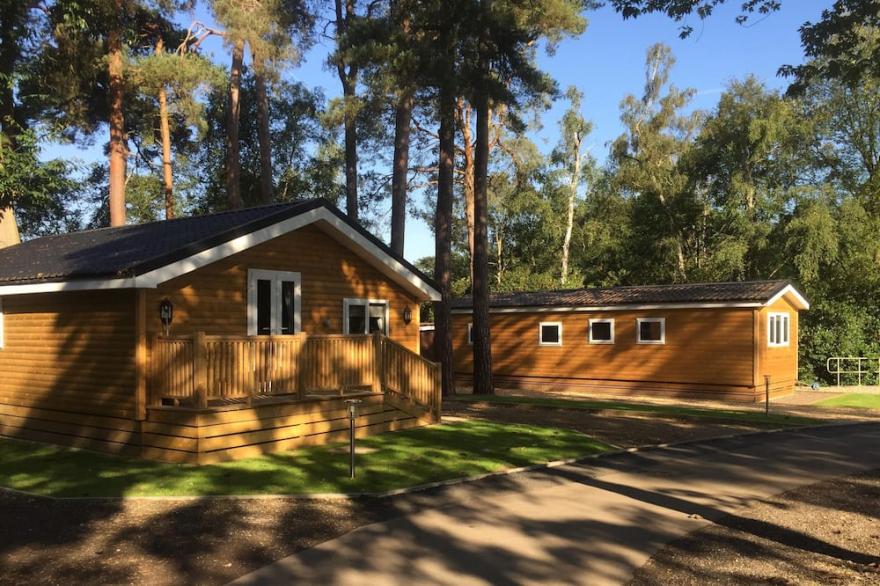 BEAUTIFUL WOODLAND SET THREE BEDROOM TIMBER CABIN