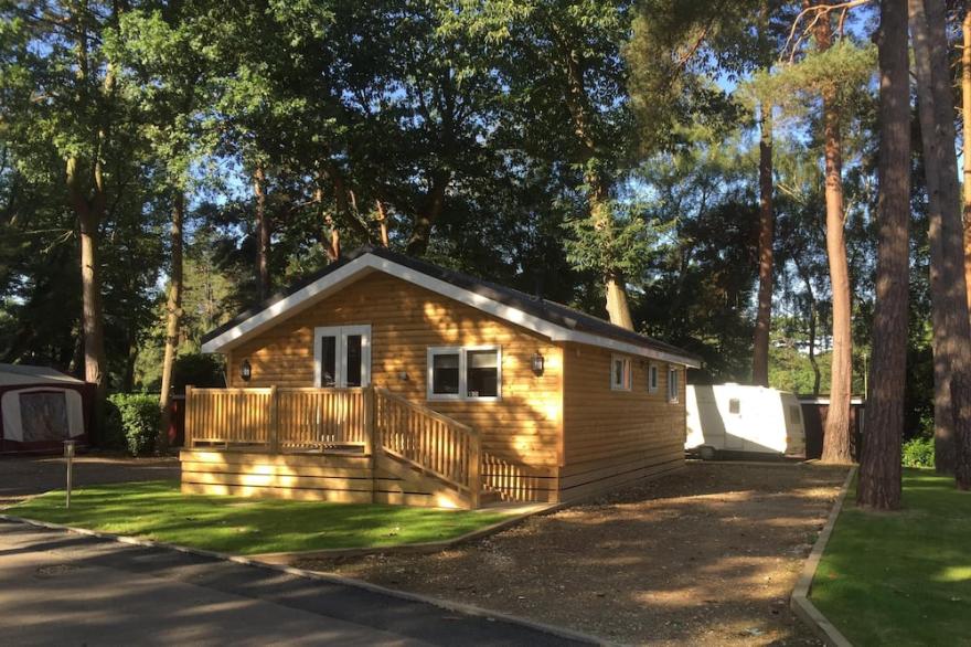 BEAUTIFUL WOODLAND SET THREE BEDROOM TIMBER CABIN
