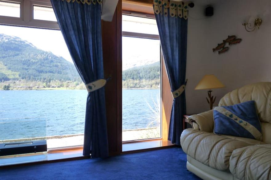 Waterfront with Private Hot Tub, Kayaks and Paddleboards free for guests use !!!