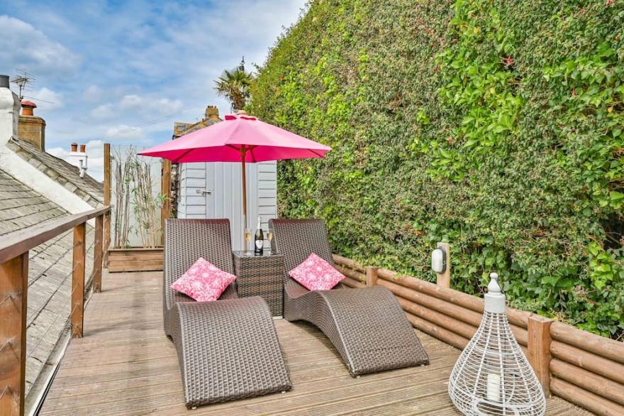 Period luxury/real fire/free parking/beach/dog friendly/seaviews