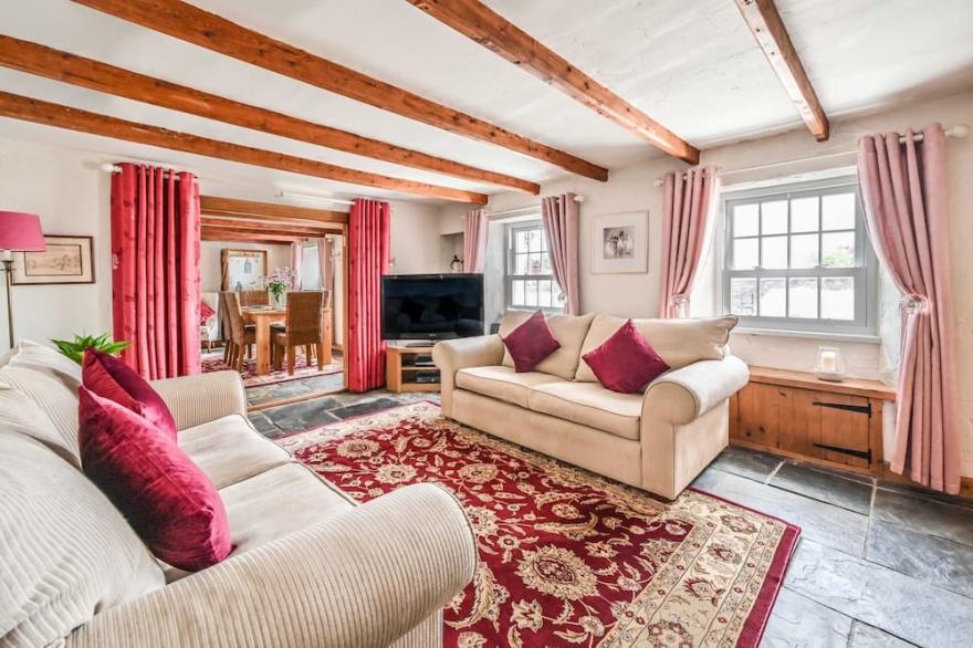Period luxury/real fire/free parking/beach/dog friendly/seaviews