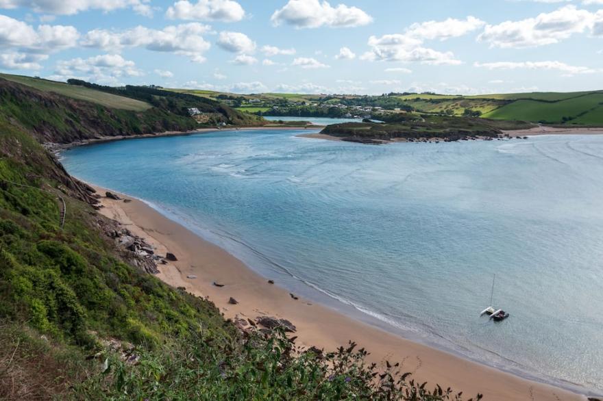 Stunning sea views with private access to beach
