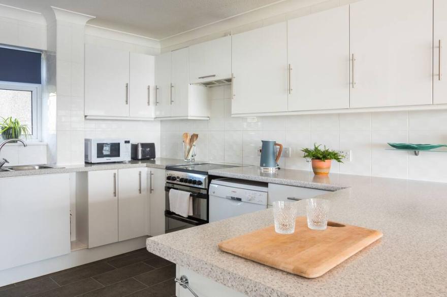 Stunning sea views with private access to beach