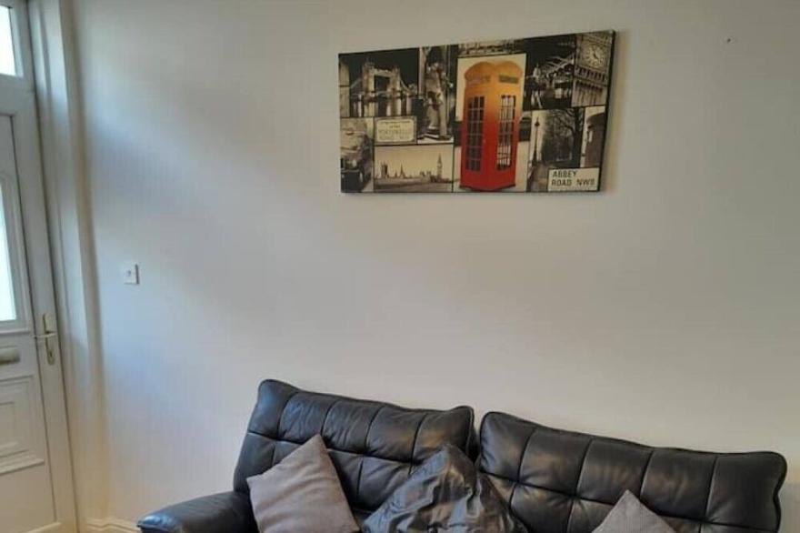 3 bedroom property in Newcastle under lyme