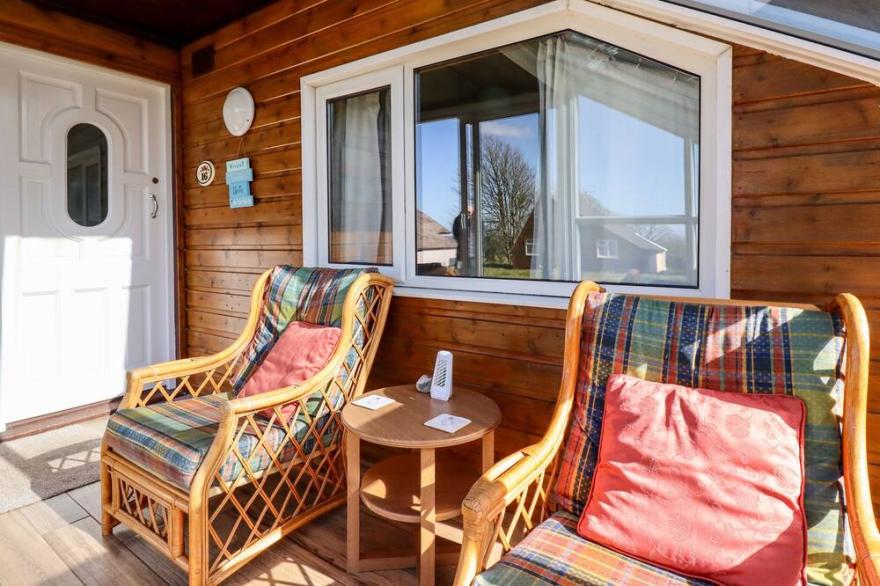 16 THE COOMBE, pet friendly, character holiday cottage in Kilkhampton