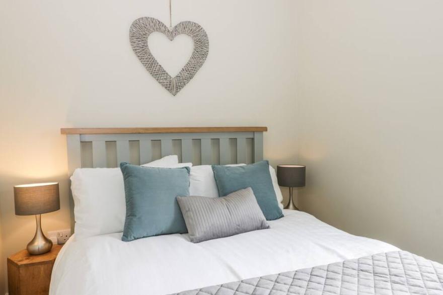 PARTRIDGE PLACE, pet friendly, with hot tub in Burton Pidsea