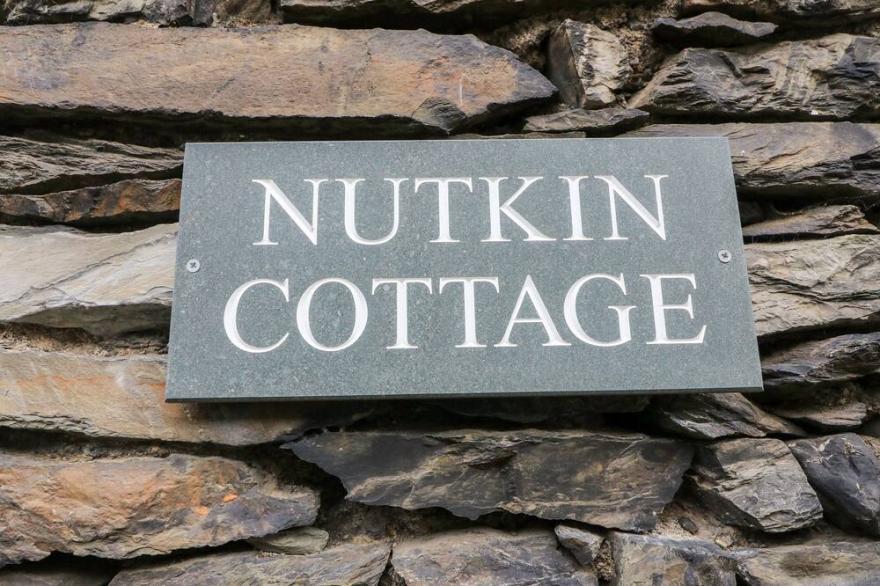 NUTKIN COTTAGE, pet friendly, with open fire in Bowness-On-Windermere