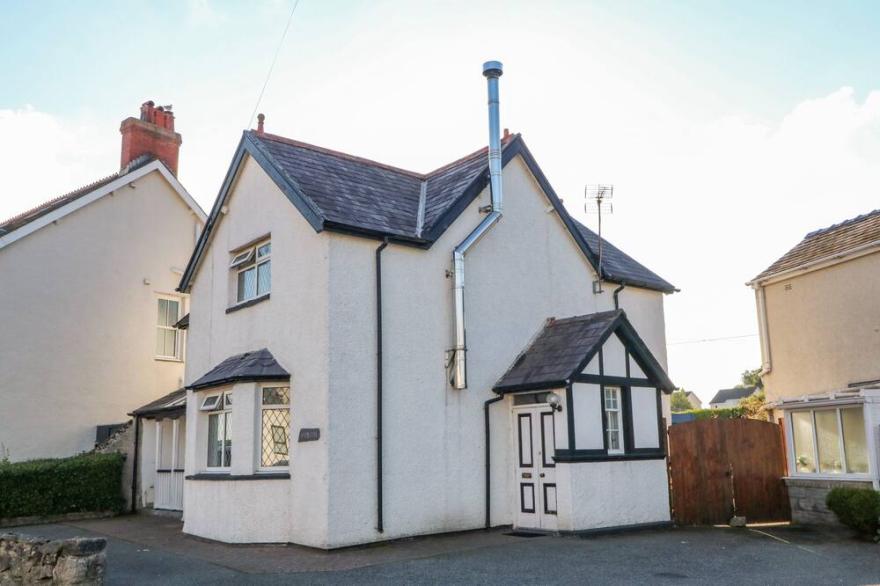 HYFRYDLE, family friendly, character holiday cottage in Benllech