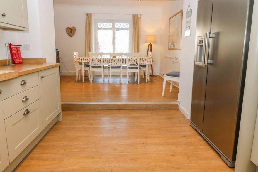 HYFRYDLE, family friendly, character holiday cottage in Benllech