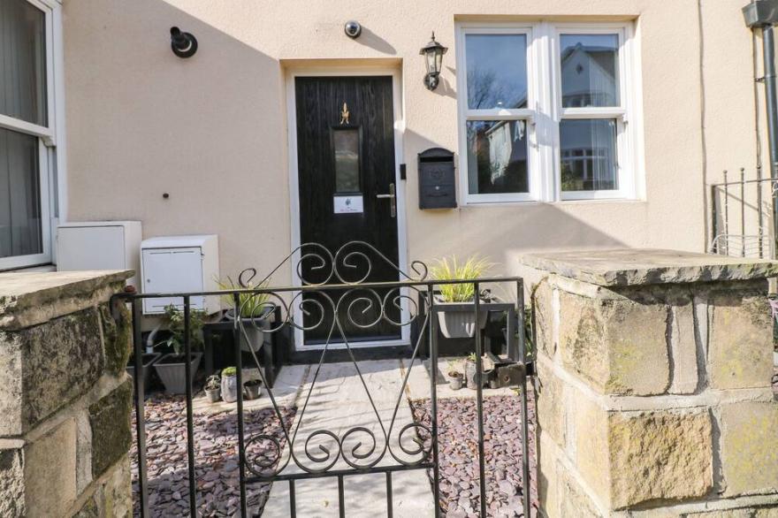 THE FOX HOUSE, pet friendly, with a garden in Belper
