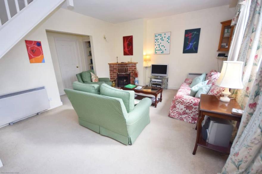 Lovely, cosy, village cottage in a beautiful quiet area of the South Downs