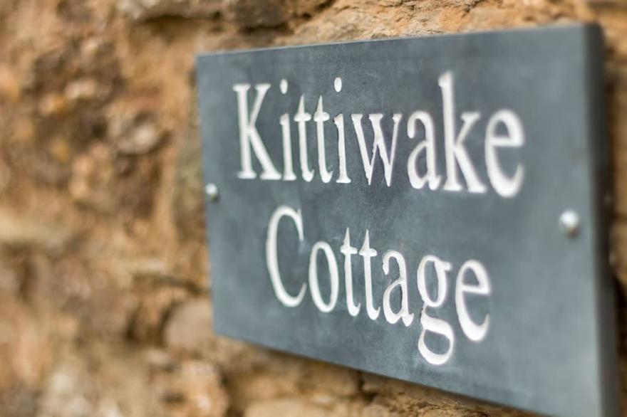 2-bedroom dog friendly cottage located in Braunton, within easy reach of the beach.