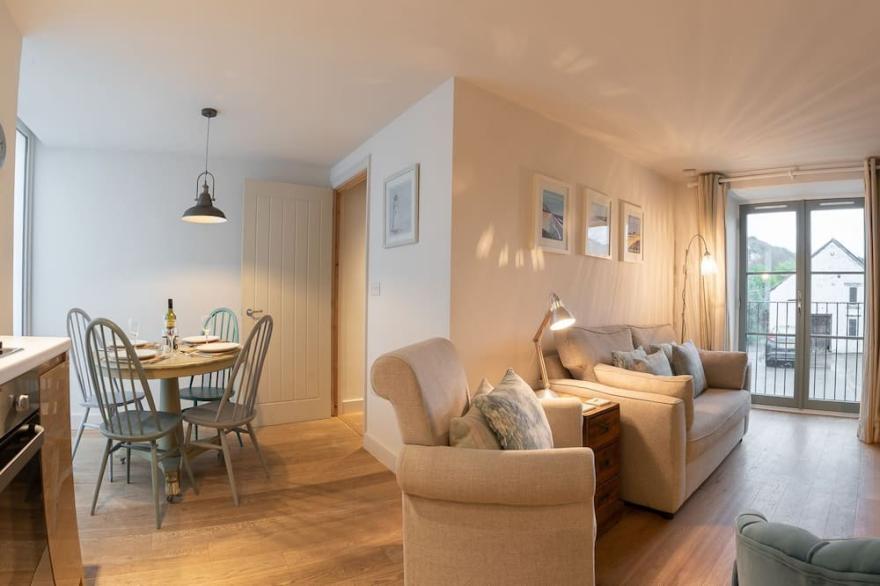 2-bedroom dog friendly cottage located in Braunton, within easy reach of the beach.