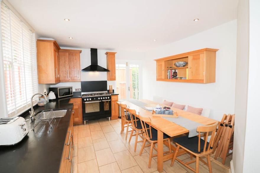 Hartland View - 5 Bed | Pet Friendly* | Hot Tub*