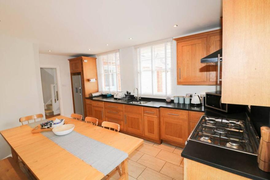Hartland View - 5 Bed | Pet Friendly* | Hot Tub*