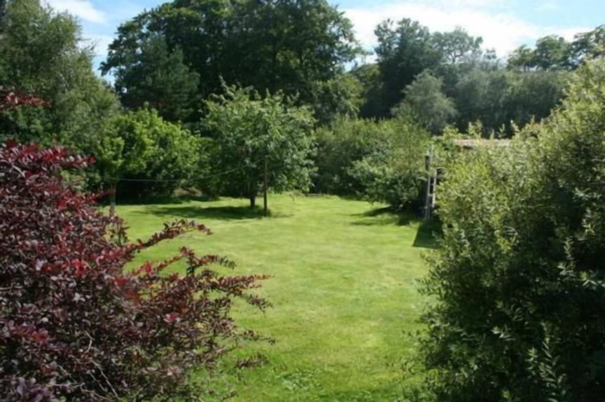 Cozy, dog friendly cottage on the edge of Kinblethmont Estate near to golf and beaches