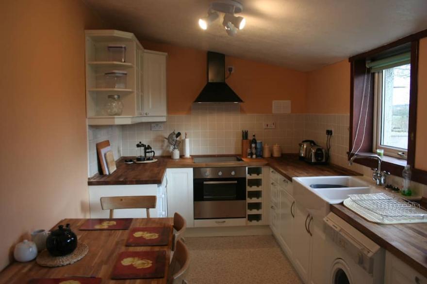Cozy, dog friendly cottage on the edge of Kinblethmont Estate near to golf and beaches