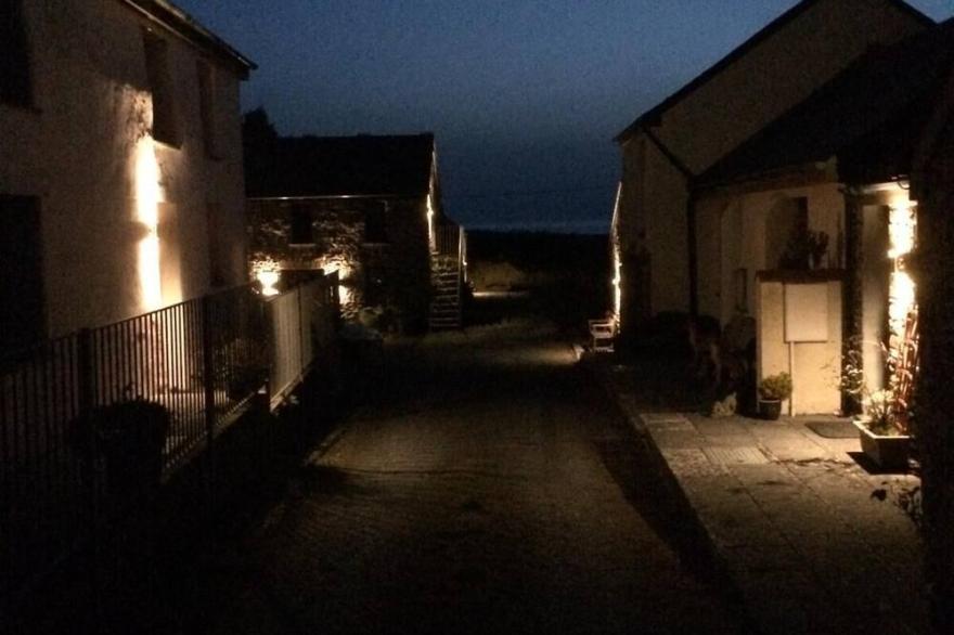 Granary Sleeps 4 (2 Bedrooms) with hot tub