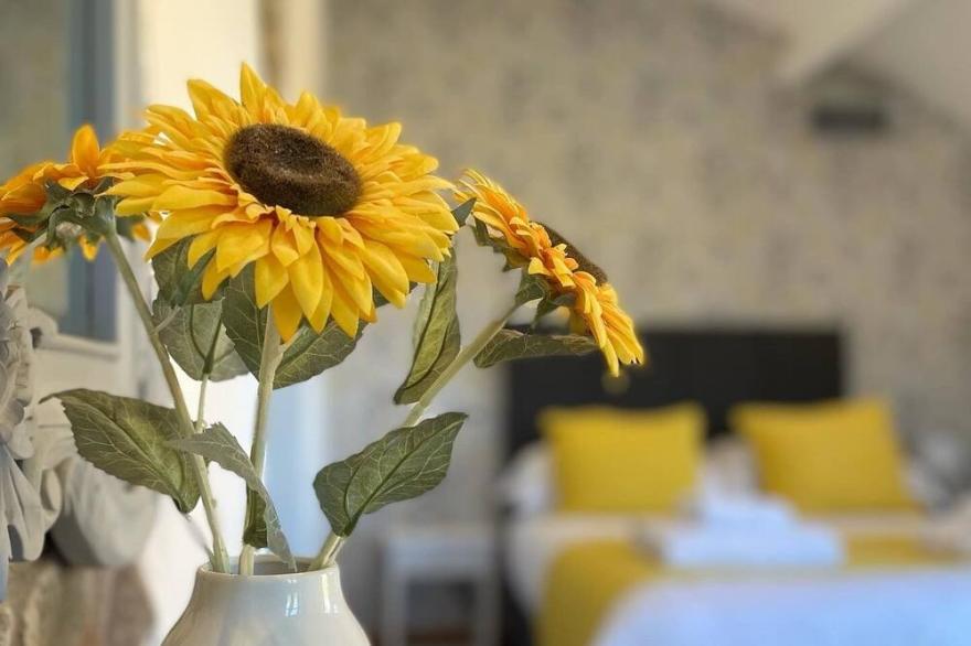 Granary Sleeps 4 (2 Bedrooms) with hot tub