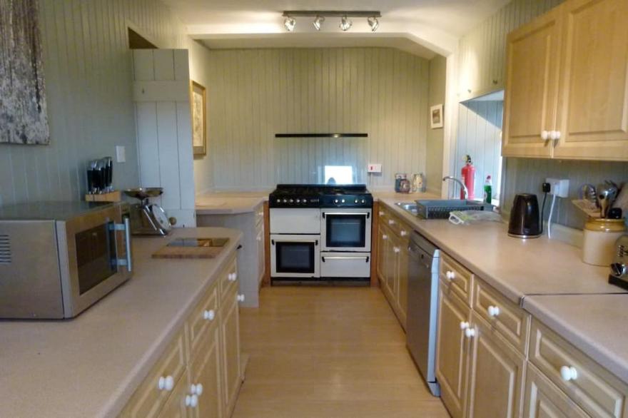 Spacious pet friendly 5-bedroom farmhouse set in the beautiful Cairngorm Mountains