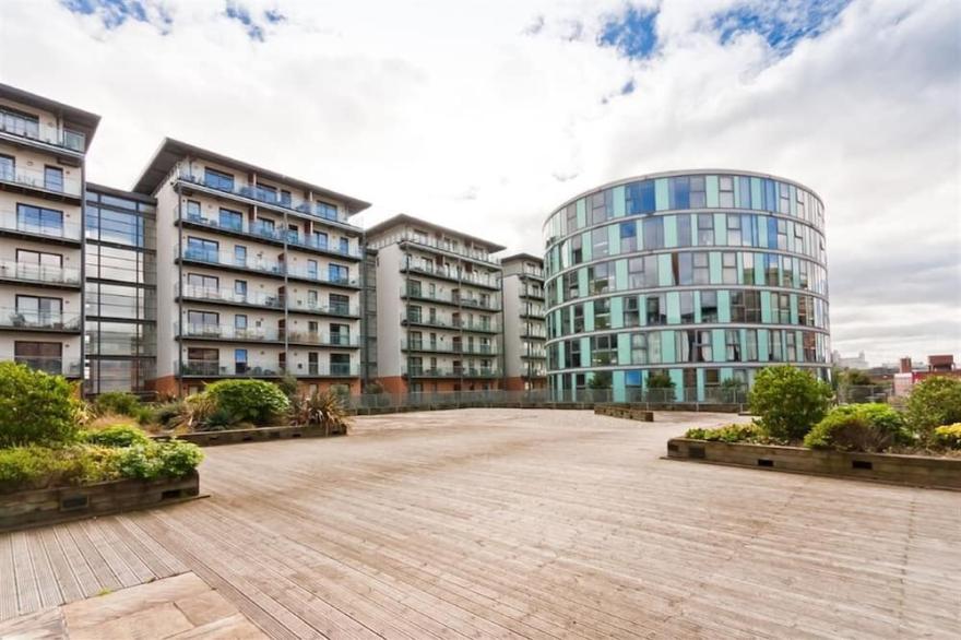 Stunning 2 bed/2 bath City Centre Duplex Penthouse