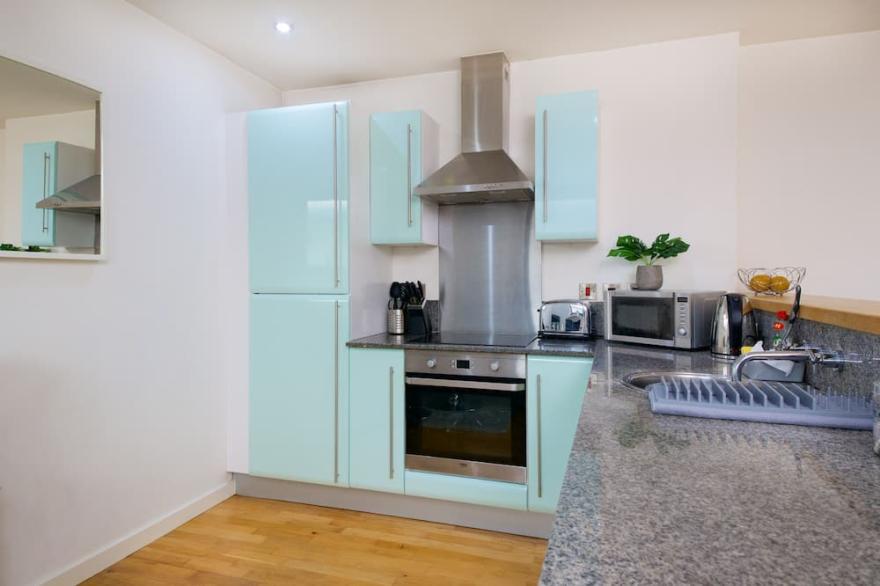 Stunning 2 bed/2 bath City Centre Duplex Penthouse