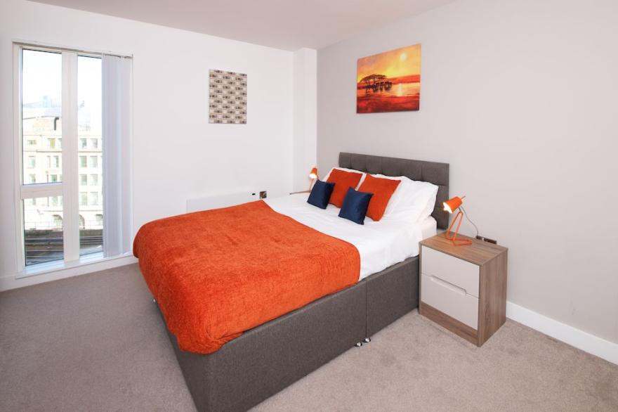 Lovely Modern 2 Bed / 2 Bath City Centre Apartment