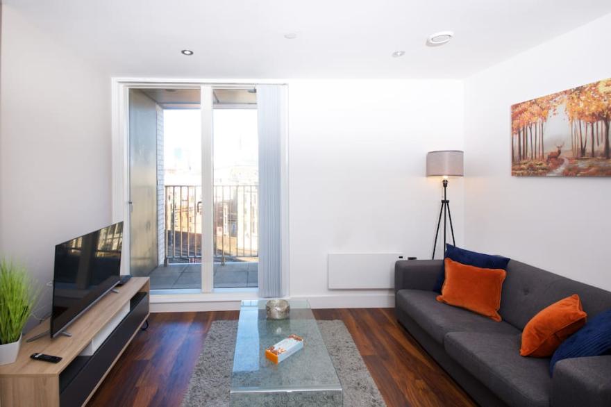 Lovely Modern 2 Bed / 2 Bath City Centre Apartment