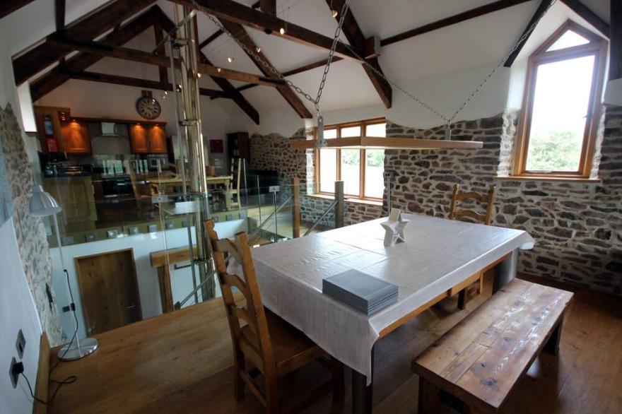 The Lower Arches, luxury Converted Barn in Devon countryside