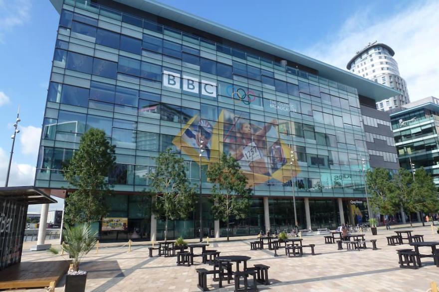 Stunning 2 Bed Waterfront Apartment in Media City