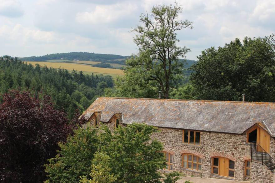 The Lower & Upper Arches, luxury Converted Barn in Devon countryside